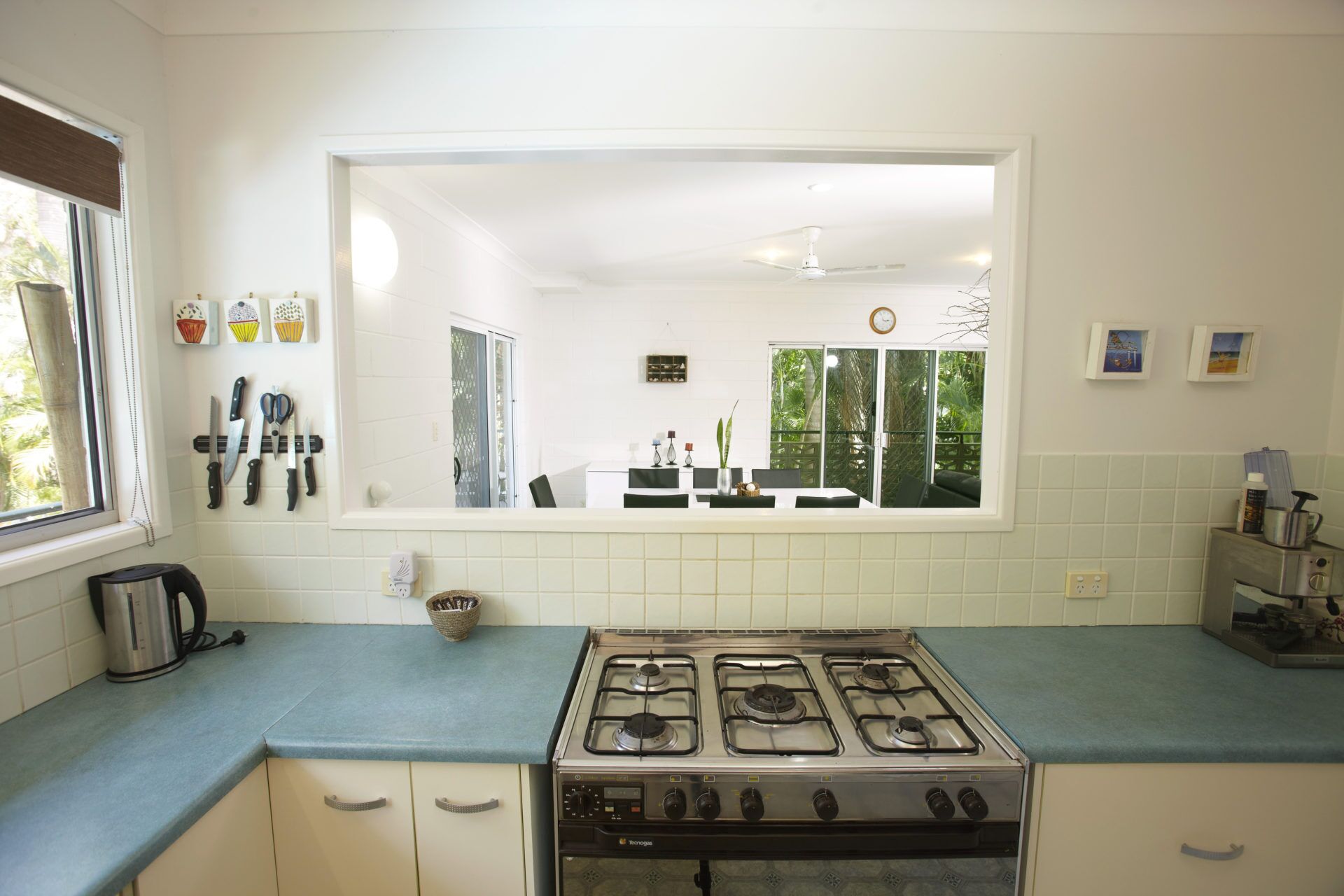 House, 4 Bedrooms | Dapur peribadi | Peti sejuk/penyejuk beku saiz penuh, ketuhar gelombang mikro, ketuhar 