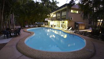 Kolam renang terbuka