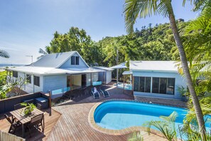 Outdoor pool - On The Beach (Horseshoe Bay)
