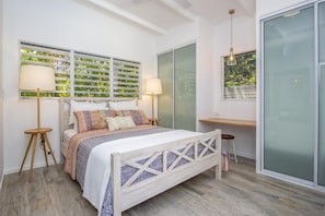 3 bedrooms, iron/ironing board, bed sheets