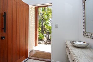 Interior entrance - Papillon Bleu (Horseshoe Bay)