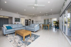 House, 5 Bedrooms, Beachside | Living room