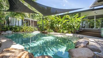 Kolam renang outdoor