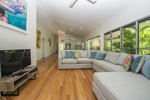 House, 4 Bedrooms | Living room - Whispering Palms (Nelly Bay)