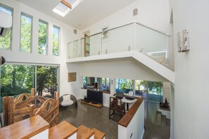 House, 3 Bedrooms | Living area