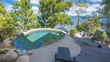 Bồn tắm spa ngoài trời