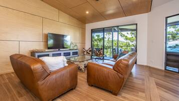 House, 5 Bedrooms | Ruang tamu | TV, pemain DVD