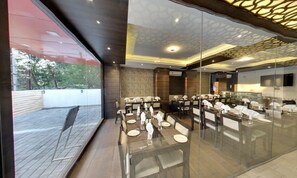 Breakfast and dinner served - Hotel Grandeur (Pune)