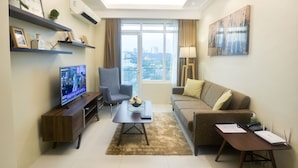アパートメント 1 ベッドルーム (Spacious Clean, near Ayala Mall) | リビング エリア
