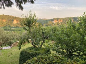 Property grounds - Authentic 4* Périgourdine farmhouse, 5km south of Sarlat, 1km from the river (Vitrac)