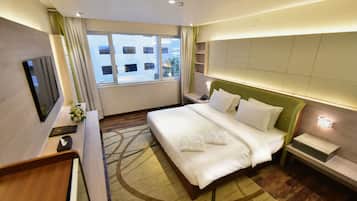 Minibar, in-room safe, desk, laptop workspace