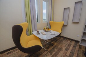 Smart TV 50-inch có truyền hình vệ tinh, TV 