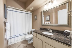 Combined shower/bathtub, hair dryer, towels