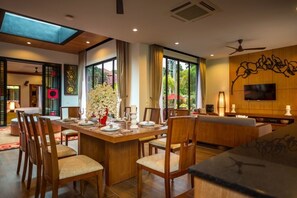 Deluxe Villa, 3 Bedrooms | In-room dining