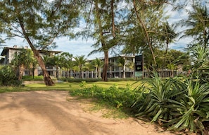 Property grounds - Apartment on the Beach Maikhao Pool View 72sqm (Mai Khao)