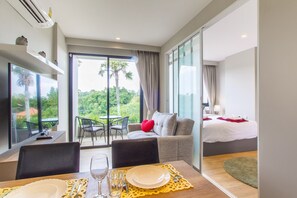 Leilighet – classic, 1 soverom | Oppholdsområde | Smart-TV