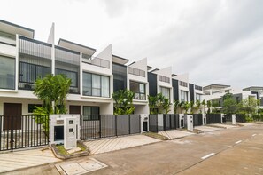 Exterior - 3 Bed Townhouse Near Bangtao Beach (Choeng Thale)