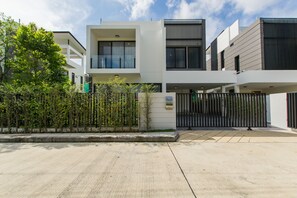 Exterior - 4 Bdr Villa with Cinema in Laguna 800m to Beach (Choeng Thale)