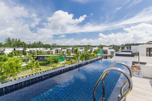 4 Bdr Villa with Cinema in Laguna 800m to Beach
