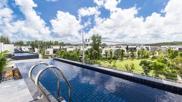 Kolam renang rooftop