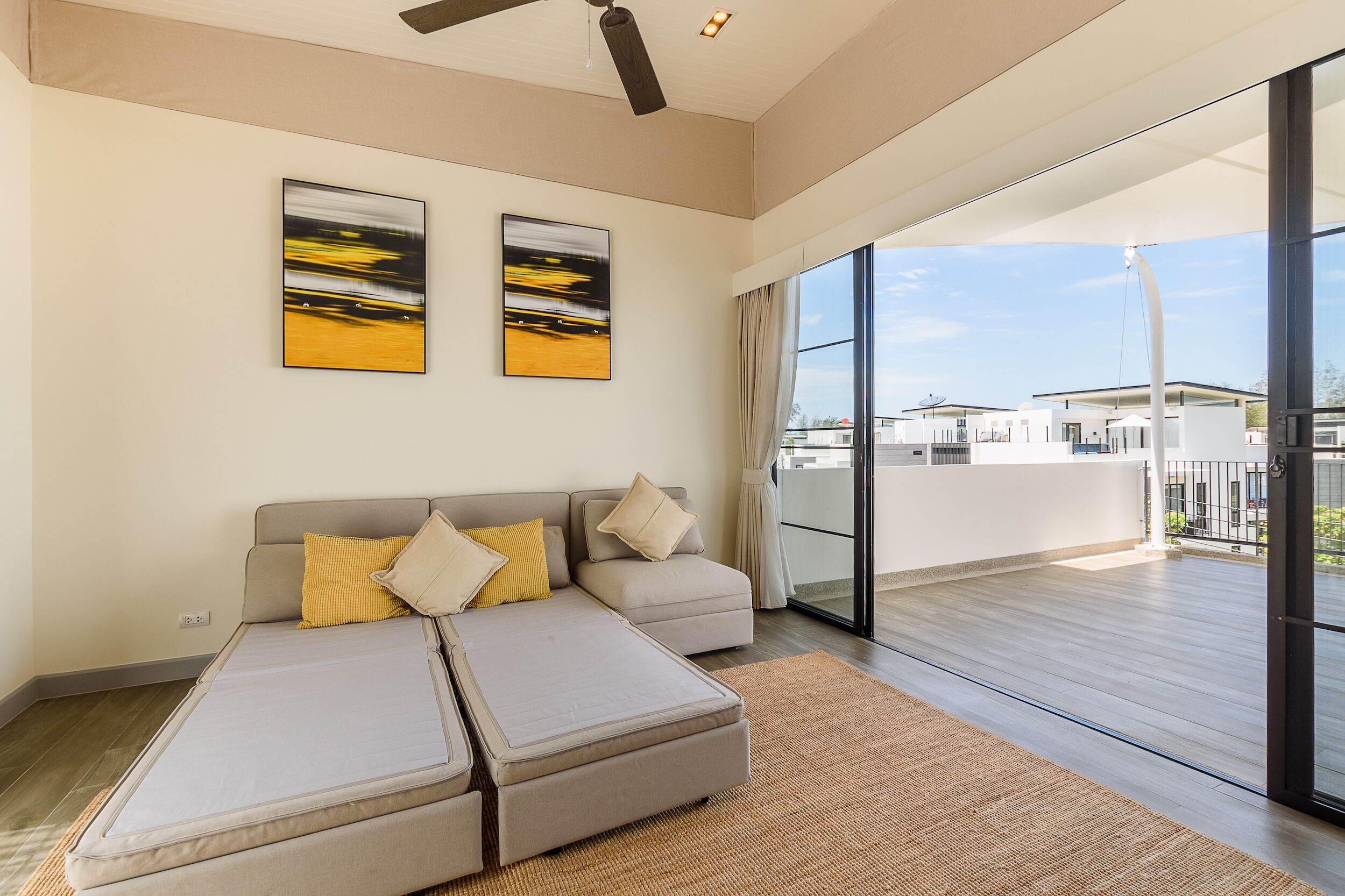 Family Townhome, 3 Bedrooms | Living area | Smart TV