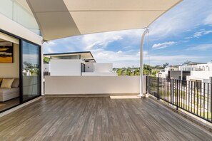 Family Townhome, 3 Bedrooms | Terrace/patio