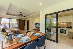 Family Townhome, 3 Bedrooms | In-room dining