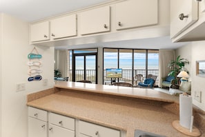 Interior - Sea Gull #402LK: Beachfront 1 Bedroom 1 Bath with Spectacular Views and 24 Hour Management (Port Aransas)