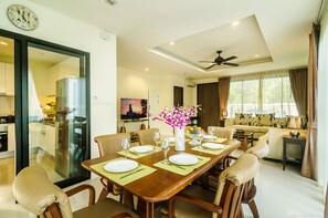 Casa familiar, 3 habitaciones | Servicio a la habitación