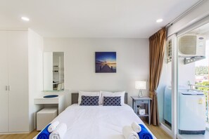 1 chambre, rideaux occultants, Wi-Fi gratuit, draps fournis