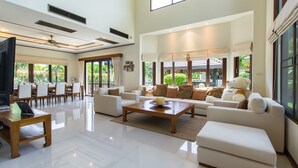Classic Villa, 3 Bedrooms, Private Pool | Living room | Smart TV - Serisa 3 Bedrooms Pool Villa 500sqm (Rawai)