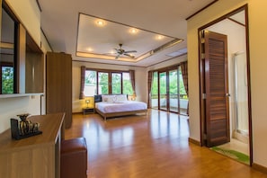 Vila clássica, 4 quartos, piscina particular | 4 quartos, escrivaninha, cortinas blackout, Wi-Fi de cortesia