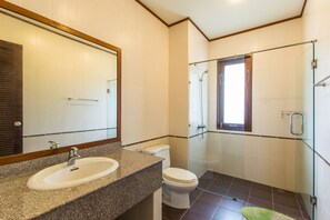 Classic Villa, 4 Bedrooms, Private Pool | Bathroom | Free toiletries, towels, soap, shampoo