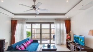 Deluxe House, 1 Bedroom | Living area | Smart TV