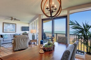 TV - Seagull #409LK: Beachfront 1 Bedroom 1 Bathroom With Spectacular Views and 24 Hour Management (Port Aransas)