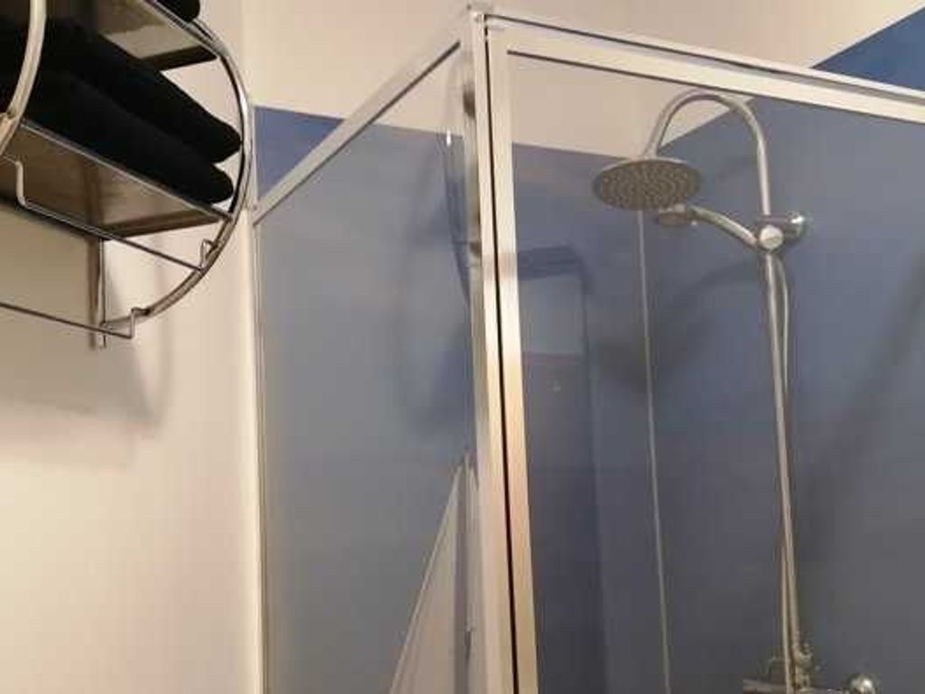 Shower, towels