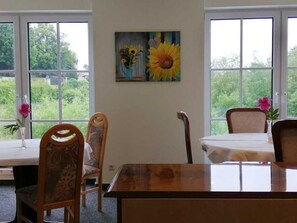 Dining - Vacation room Leuchtturm - Ferienwohnungen Machnitzki (Groß Nemerow)