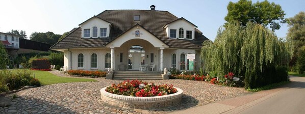 Exterior - Vacation room Leuchtturm - Ferienwohnungen Machnitzki (Groß Nemerow)