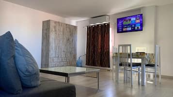 Comfort Double Room | Free WiFi, bed sheets