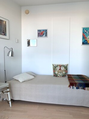 2 bedrooms, iron/ironing board, travel crib, free WiFi