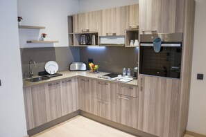 Appartement Standard | Coin cuisine privé | Mini réfrigérateur, four, plaque de cuisson, bouilloire électrique