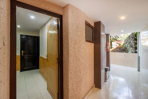 Lobby - Itsy Hotels Avantika With Forest View (Shimla)