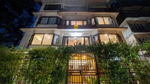 Front of property – evening/night - Itsy Hotels Avantika With Forest View (Shimla)