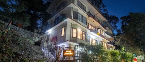 Fachada del alojamiento - Noche