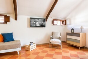 Smart TV, reproductor de DVD y libros