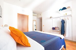 2 bedrooms, desk, iron/ironing board, travel cot