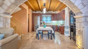 Villa, 4 habitaciones, vista al mar, frente al mar | Cocina privada