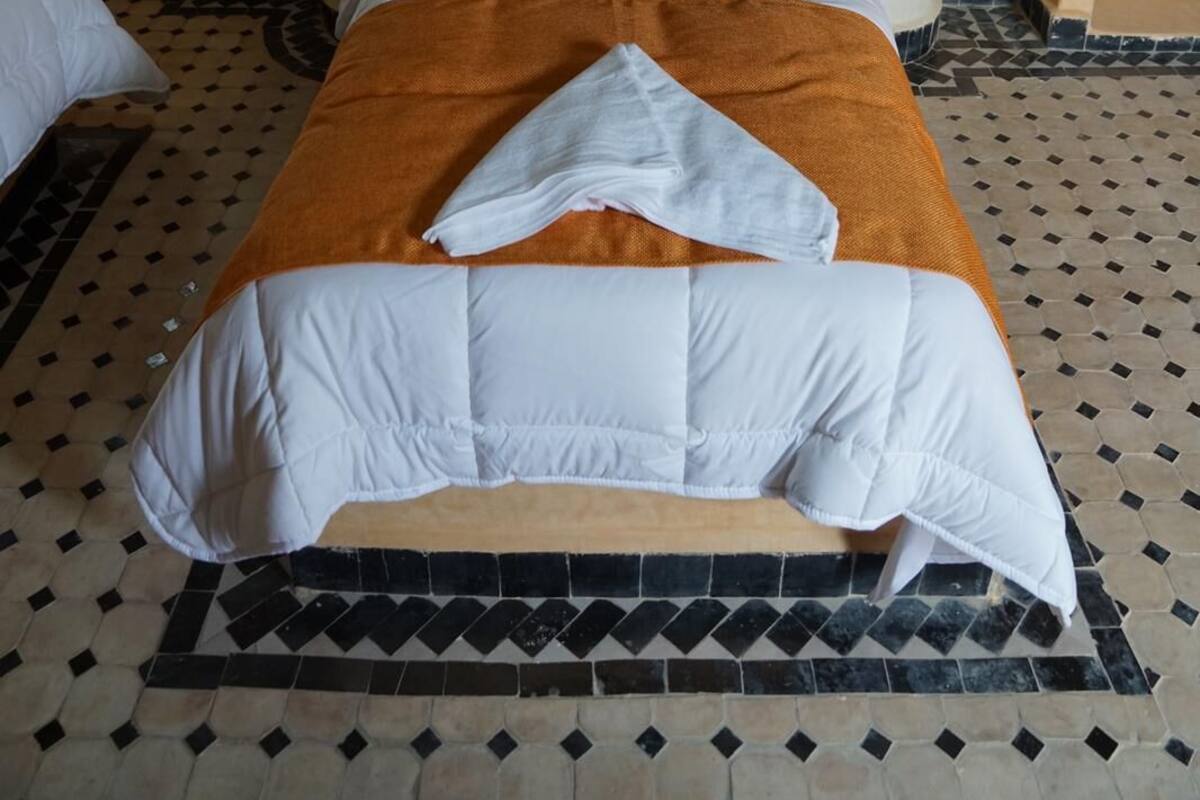 Free WiFi, bed sheets