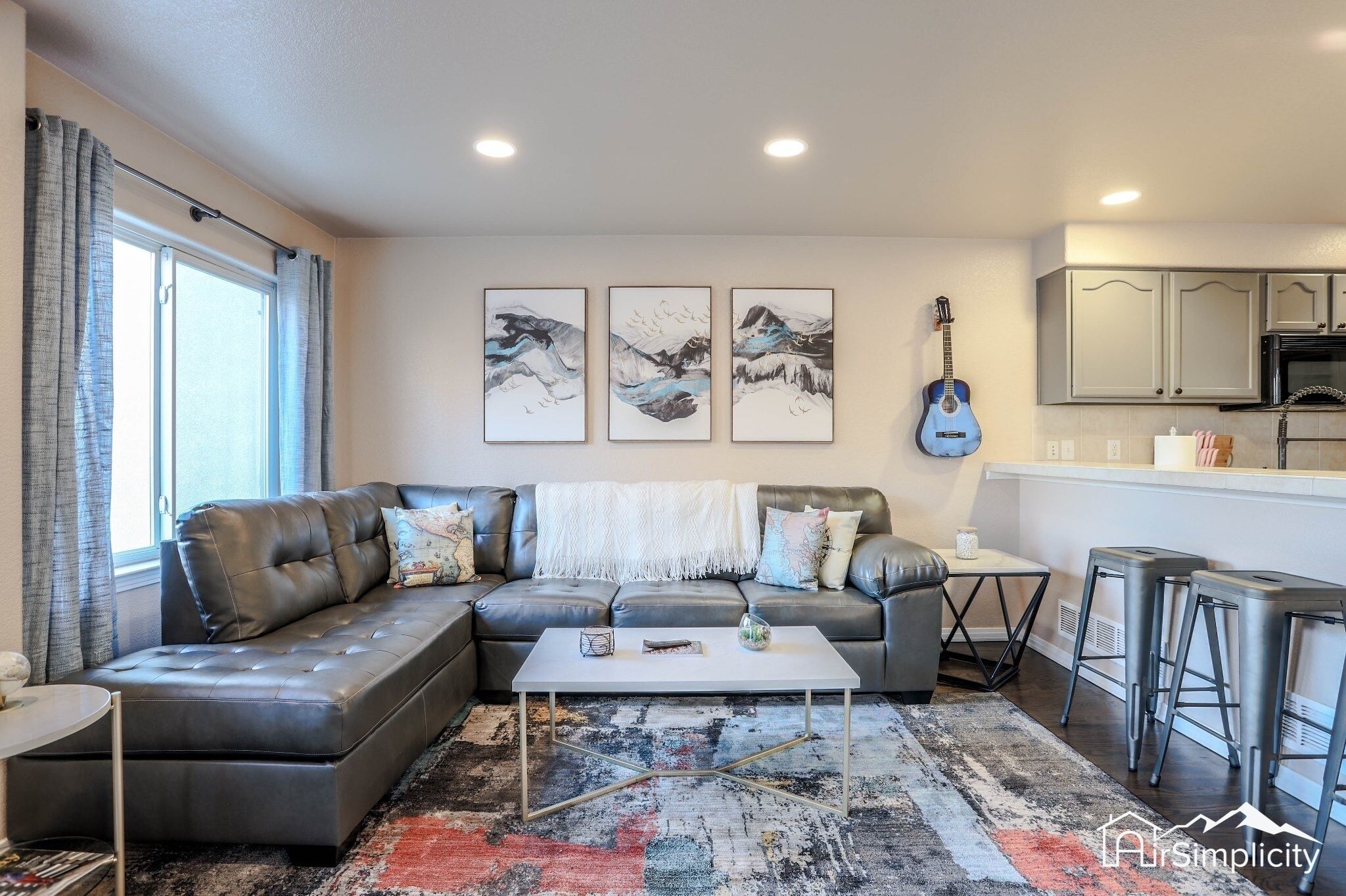 3-Floors of Modern Living • Near Regis & Tennyson