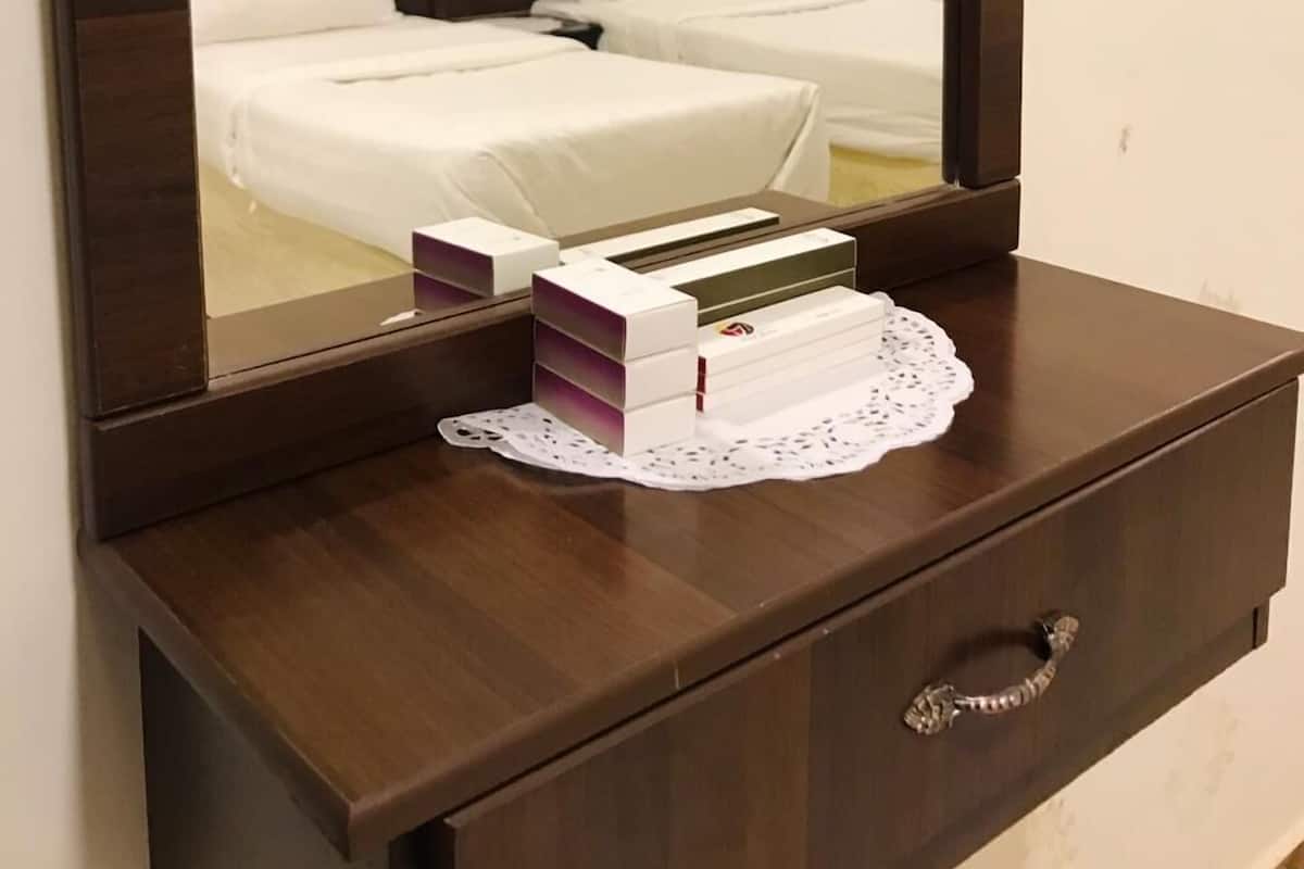 Chambre quadruple | Rideaux d’obscurcissement, accès au Wi-Fi (inclus), literie fournie